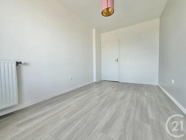 Appartement F4 à vendre  4 pièces - 80 m 2   ST DENIS  - 93