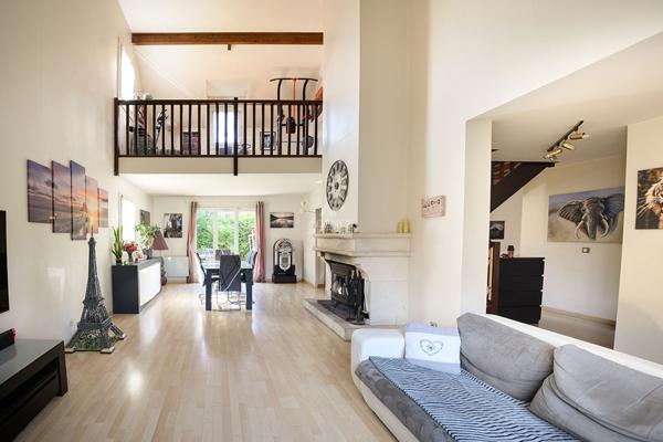 MAISON FAMILIALE AVEC PISCINE - ORMESSON SUR MARNE : À DEUX PAS DU PARC DU MORBRAS €620 000 ** - Référence 6714-EX-AH