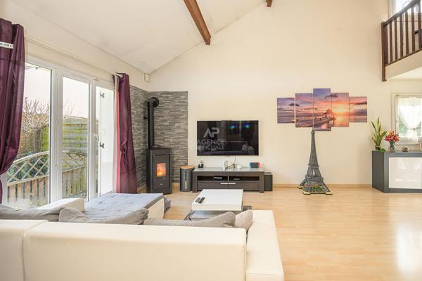 MAISON FAMILIALE AVEC PISCINE - ORMESSON SUR MARNE : À DEUX PAS DU PARC DU MORBRAS €620 000 ** - Référence 6714-EX-AH