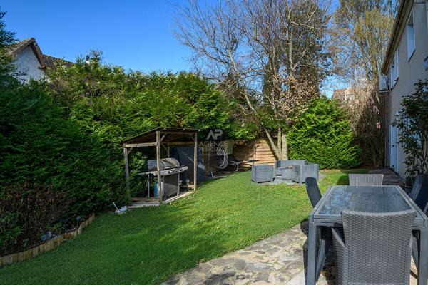 MAISON FAMILIALE AVEC PISCINE - ORMESSON SUR MARNE : À DEUX PAS DU PARC DU MORBRAS €620 000 ** - Référence 6714-EX-AH