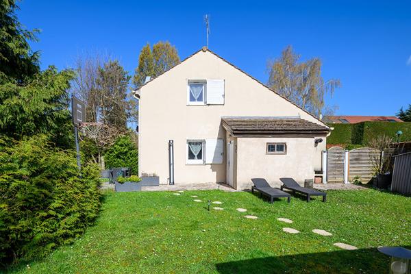 MAISON FAMILIALE AVEC PISCINE - ORMESSON SUR MARNE : À DEUX PAS DU PARC DU MORBRAS €620 000 ** - Référence 6714-EX-AH