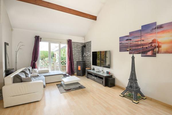 MAISON FAMILIALE AVEC PISCINE - ORMESSON SUR MARNE : À DEUX PAS DU PARC DU MORBRAS €620 000 ** - Référence 6714-EX-AH