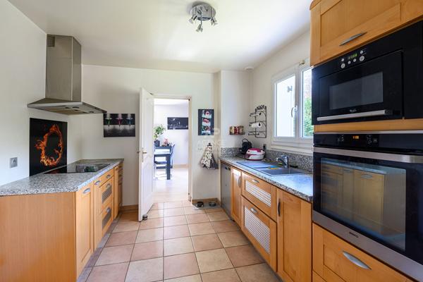 MAISON FAMILIALE AVEC PISCINE - ORMESSON SUR MARNE : À DEUX PAS DU PARC DU MORBRAS €620 000 ** - Référence 6714-EX-AH