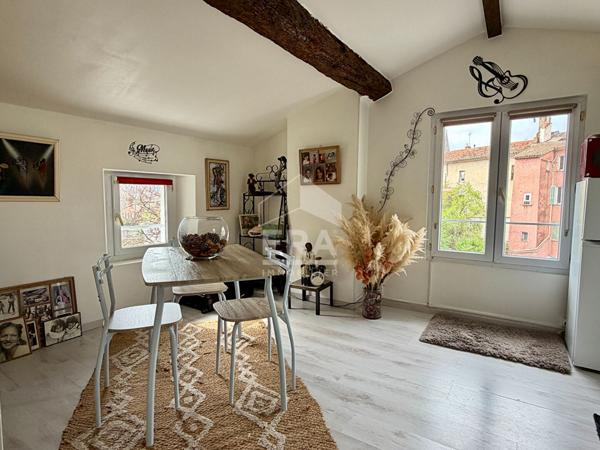 Appartement 2 pièces lumineux à vendre au dernier étage - Centre-ville historique de Draguignan