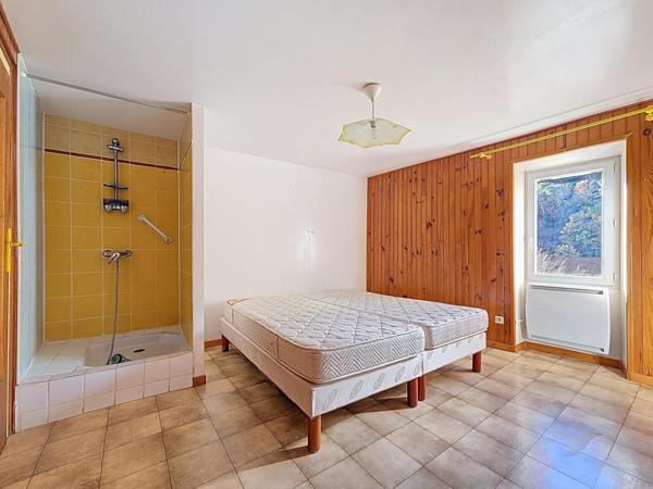 Maison de village R+3 – 74 m² avec garage – Viager libre possible (Homme 75 ans) – Graissessac