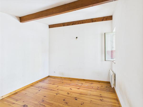 MAISON DE VILLE- Plein centre de Tournon