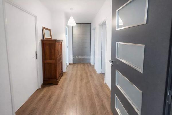 Vente                                                      Appartement
                        
                     3 pièces                      74 m2                     à Magny-le-Hongre