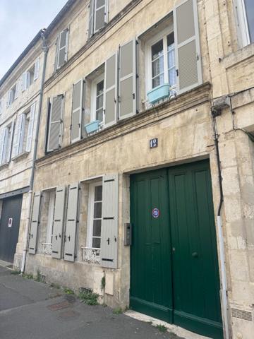 Centre-Ville à 20m des Thermes - Studio 18m² en bon état