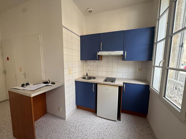 Centre-Ville à 20m des Thermes - Studio 18m² en bon état