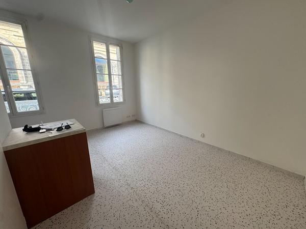 Centre-Ville à 20m des Thermes - Studio 18m² en bon état