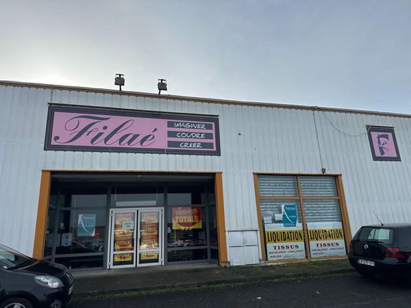 À LOUER ? LOCAL COMMERCIAL 666 m² ? ZONE COMMERCIALE DES 4 ÂNES ? Rochefort