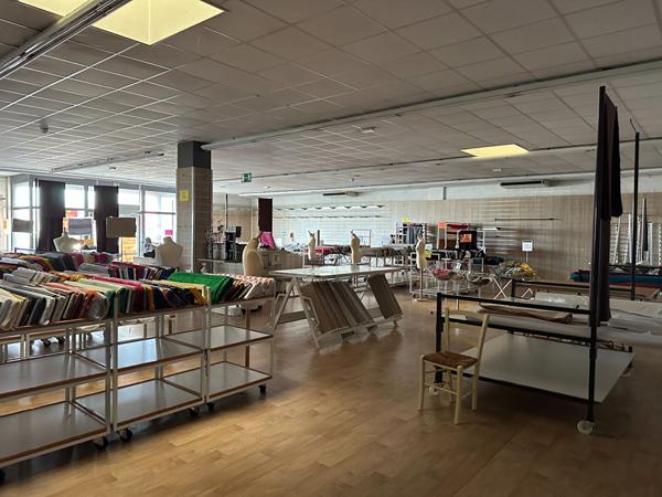 À LOUER ? LOCAL COMMERCIAL 666 m² ? ZONE COMMERCIALE DES 4 ÂNES ? Rochefort