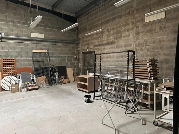 À LOUER ? LOCAL COMMERCIAL 666 m² ? ZONE COMMERCIALE DES 4 ÂNES ? Rochefort