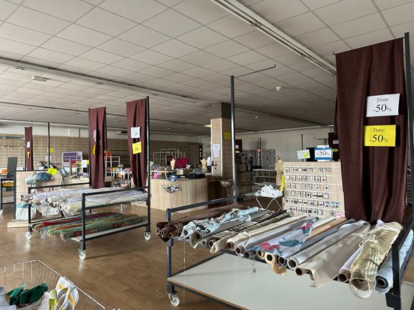 À LOUER ? LOCAL COMMERCIAL 666 m² ? ZONE COMMERCIALE DES 4 ÂNES ? Rochefort