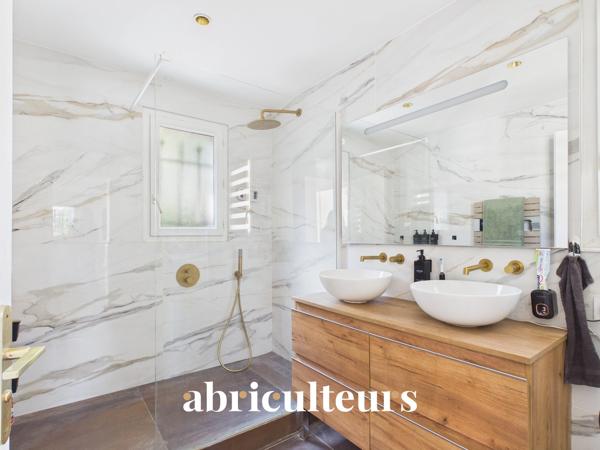 Villa d'exception 313m2 aperçu mer, autonome en énergie, piscine et appartement invités