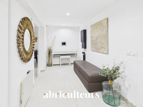 Villa d'exception 313m2 aperçu mer, autonome en énergie, piscine et appartement invités
