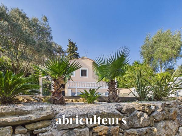 Villa d'exception 313m2 aperçu mer, autonome en énergie, piscine et appartement invités