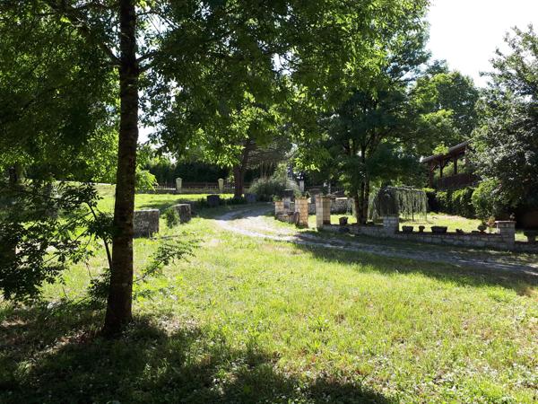 Maison en bordure de village, 3 chambres, dépendances