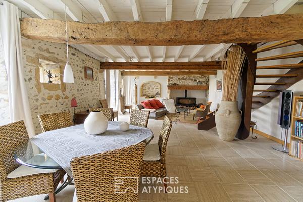 Bâtisse du XVIIIe de plus de 300 m2 remplie de charme