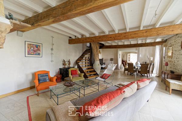 Bâtisse du XVIIIe de plus de 300 m2 remplie de charme