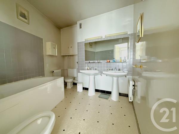 Appartement F6 à vendre  6 pièces - 121,86 m 2   PARIS  - 75016