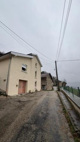 maison sur Tolvon (hauteur de St étienne de crossey) de 120m² avec garage et cave