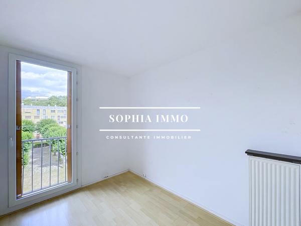 Appartement
         4 pièces
        - 70 m² 266 000 € *