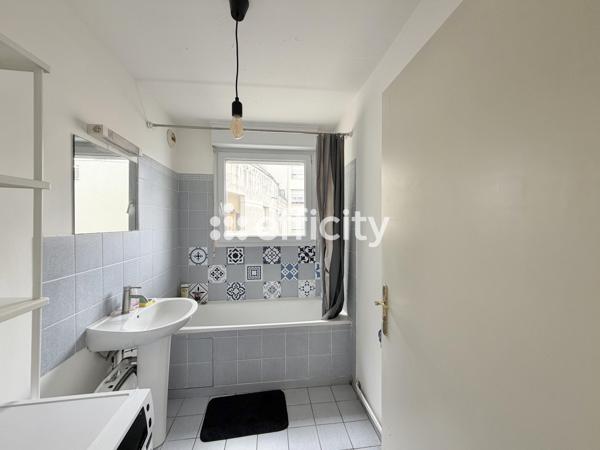 Appartement
         2 pièces
        - 47 m² Exclusivité 335 000 € *