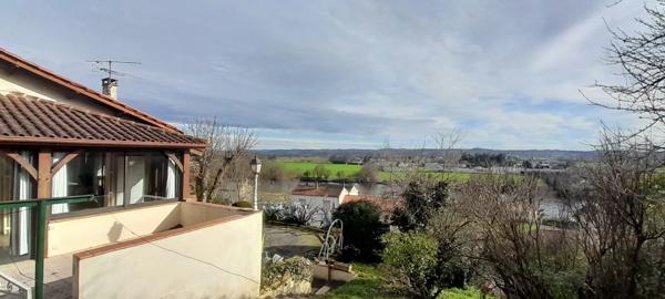 Maison spacieuse avec vues imprenables sur la rivière Lot et Fumel