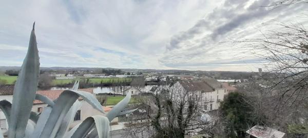 Maison spacieuse avec vues imprenables sur la rivière Lot et Fumel