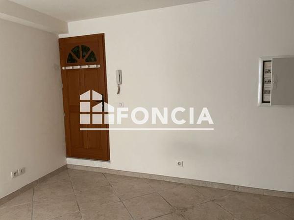 Location Studio 17.08 m² - 6 PLACE DE LA MAIRIE Gareoult 83136