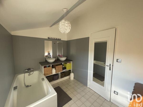 House for sale 4 rooms 180 m² Migné-Auxances