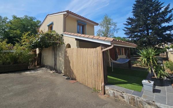 Maison à vendre    7 pièces •  Saint-André-de-Cubzac