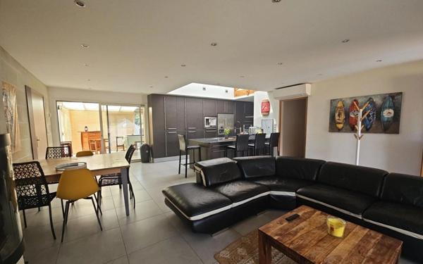 Maison à vendre    7 pièces •  Saint-André-de-Cubzac