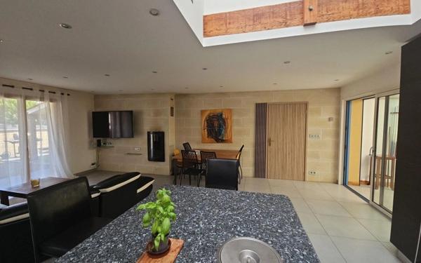 Maison à vendre    7 pièces •  Saint-André-de-Cubzac
