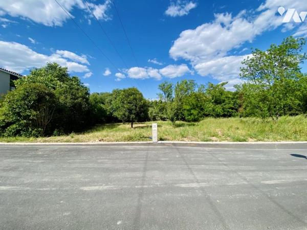 Un terrain à bâtir viabilisé, centre village 