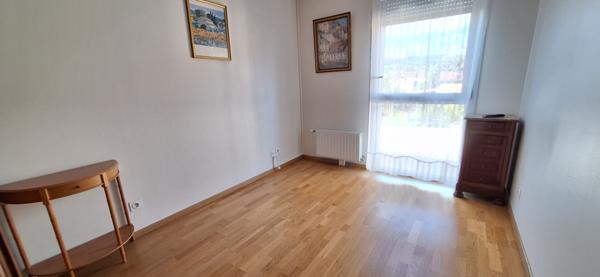 À vendre : Appartement contemporain de 4 pièces 3 chambres  avec 2 balcons  proche Ceyzeriat !