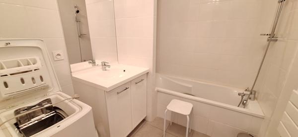 À vendre : Appartement contemporain de 4 pièces 3 chambres  avec 2 balcons  proche Ceyzeriat !