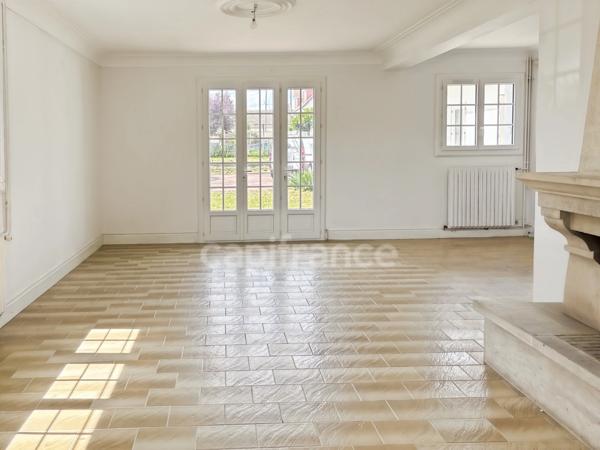 IDEAL INVESTISSEUR Immeuble avec local commercial à vendre SAVIGNE L'EVEQUE (72)