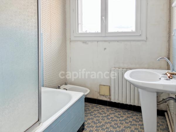 IDEAL INVESTISSEUR Immeuble avec local commercial à vendre SAVIGNE L'EVEQUE (72)