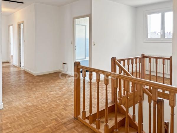 IDEAL INVESTISSEUR Immeuble avec local commercial à vendre SAVIGNE L'EVEQUE (72)