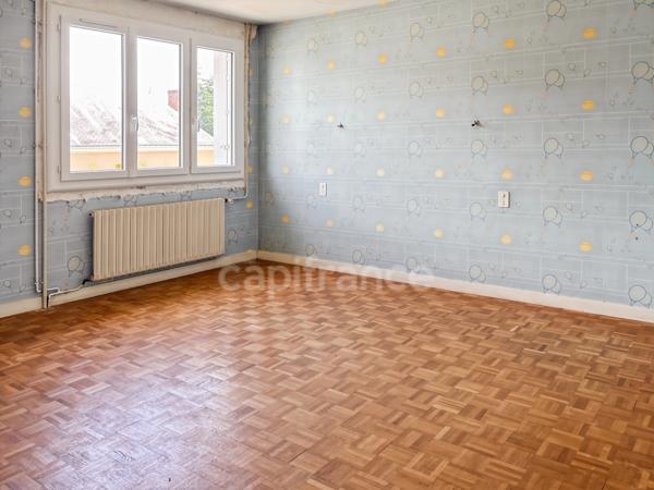 IDEAL INVESTISSEUR Immeuble avec local commercial à vendre SAVIGNE L'EVEQUE (72)