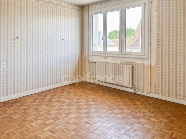 IDEAL INVESTISSEUR Immeuble avec local commercial à vendre SAVIGNE L'EVEQUE (72)