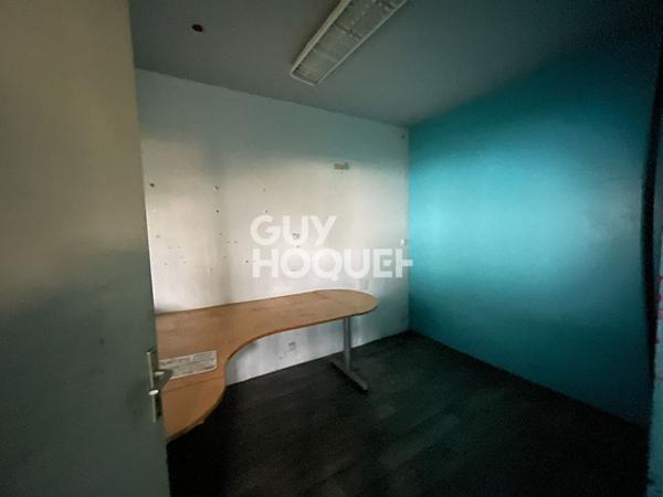 Local d'activité d'environ 66.10 m²