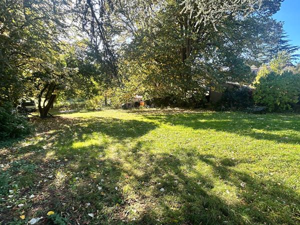 Longère 3 chambres et grand terrain avec dépendances et garage proche MAINTENON