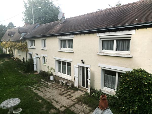 Longère 3 chambres et grand terrain avec dépendances et garage proche MAINTENON