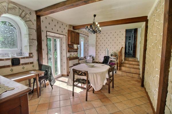 Longère 3 chambres et grand terrain avec dépendances et garage proche MAINTENON