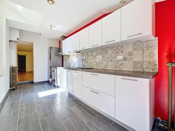 Appartement Poitiers 2 pièces 52.76m² m2 de caractère avec extérieur privé, parquet ancien et charme authentique, en plein coeur de Poitiers !