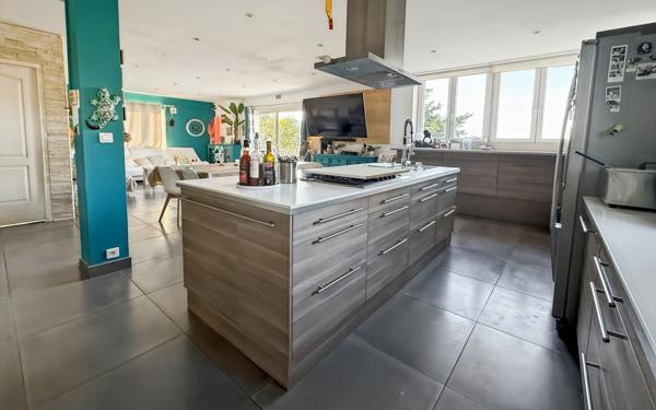 Maison à vendre    6 pièces • 197 m2 Saint-Cyr-sur-Mer