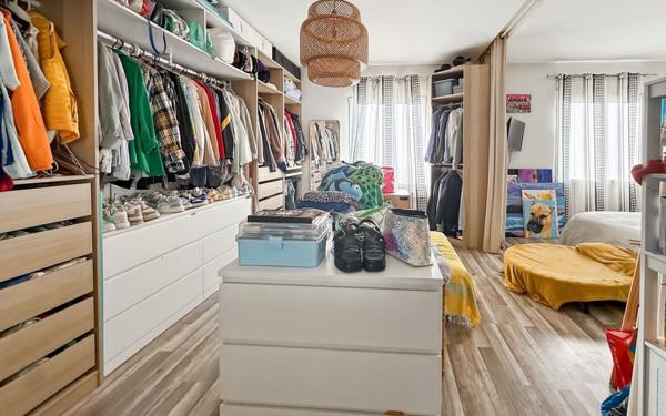 Maison à vendre    6 pièces • 197 m2 Saint-Cyr-sur-Mer